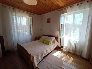 3 Schlafzimmer, Bügeleisen/Bügelbrett, Reisekinderbett, Bettwäsche