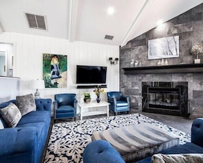 TV, fireplace