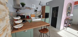 Microonde, forno, piano cottura, lavastoviglie