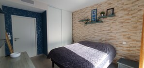 1 chambre, fer et planche à repasser, Wi-Fi gratuit, draps fournis