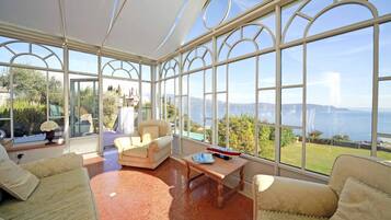 Vila, para fumantes | 3 quartos