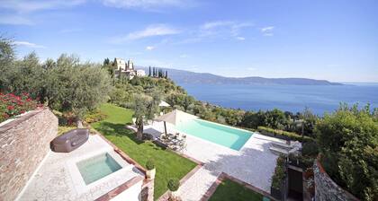 Villa Teodora in Toscolano-maderno