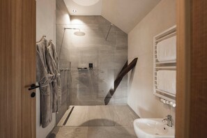 Junior-Suite, 1 Queen-Bett, Nichtraucher | Badezimmer