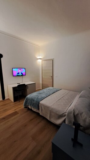 2 bedrooms, desk, free WiFi, bed sheets