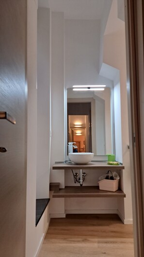 Shower, hair dryer, bidet, towels - In the historic center 2 steps from V.Garibaldi and its sixteenth-century ancient port (Genova)