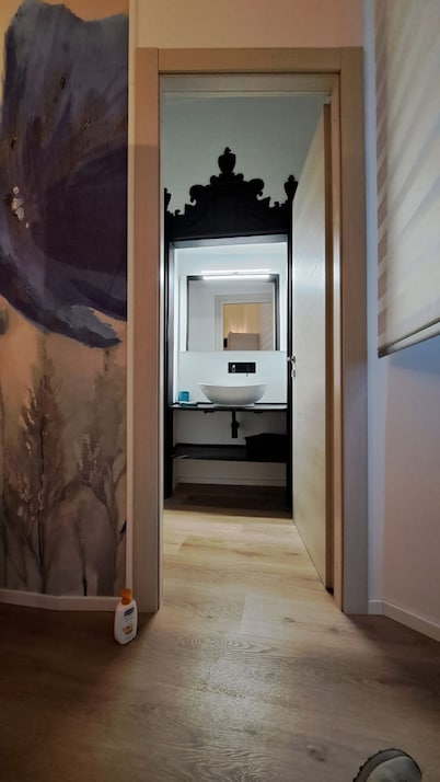 In the historic center 2 steps from V.Garibaldi and its sixteenth-century ancient port