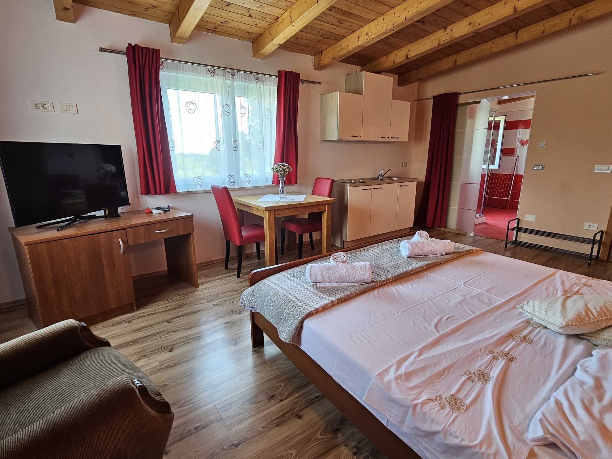 1 bedroom, desk, free WiFi, bed sheets