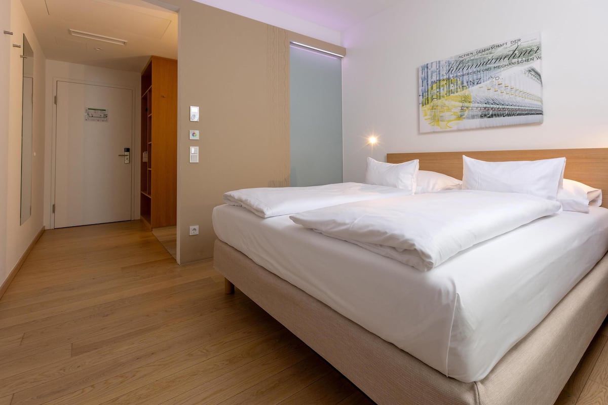 1 bedroom, hypo-allergenic bedding, in-room safe, desk