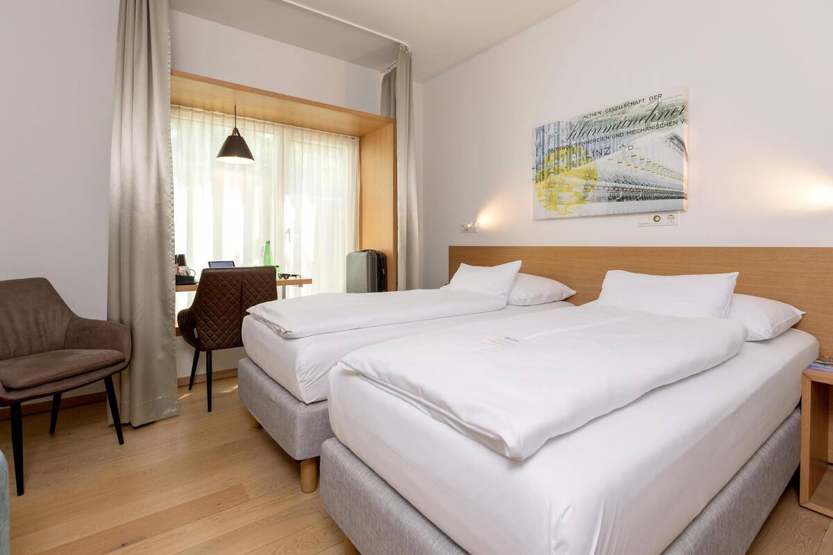 Standard Room, 2 Twin Beds | Hypo-allergenic bedding available, in-room safe, desk, soundproofing
