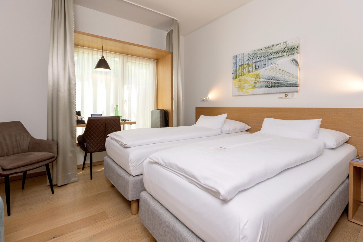Standard Room, 2 Twin Beds | Hypo-allergenic bedding available, in-room safe, desk, soundproofing