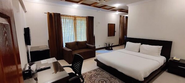 Double Room | Soundproofing, free WiFi - Capri Executive (Islamabad)