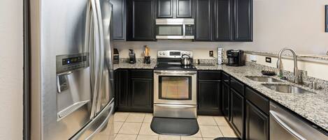 Réfrigérateur, micro-ondes, four, lave-vaisselle