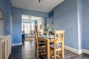 Dining - Emerald House - sleeps 4 guests in 2 bedrooms (York)