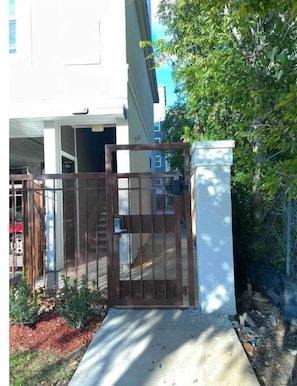 Property grounds - Midtown Getaway (Houston)