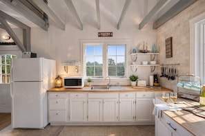 冰箱、微波炉、烤箱、炉灶