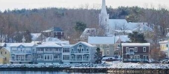 Historic Knotting Hill-A Tranquil Coastal Gem in Mahone Bay