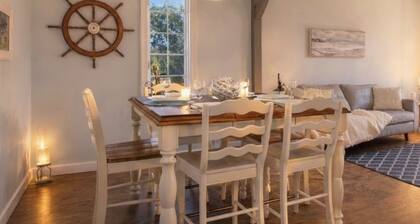 Knotting Hill-A Tranquil Coastal Gem in Mahone Bay on 2 Acres
