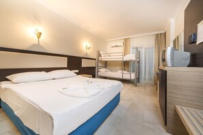 Habitación estándar, balcón | 1 dormitorio, wifi gratis, ropa de cama