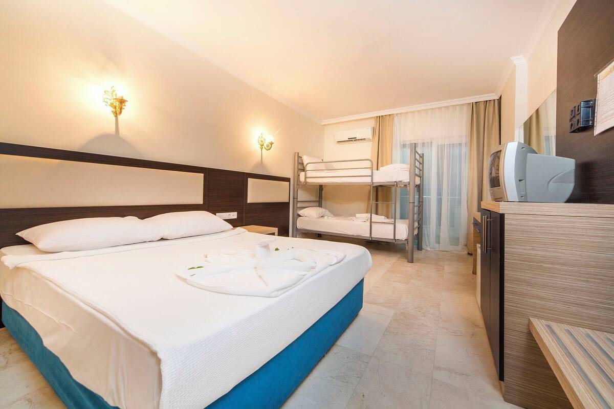 1 bedroom, soundproofing, cribs (free), WiFi (free)