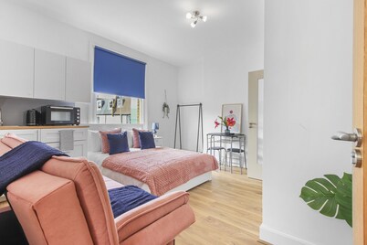 Our studio is a home away from home! In the heart of Hammersmith and Fulham.