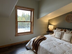 2 slaapkamers, een strijkplank/strijkijzer, reisbedje, gratis wifi