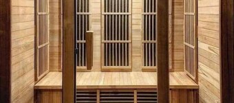 Mountainside chalet with a sauna and beautiful views near Gunstock Resort in NH!