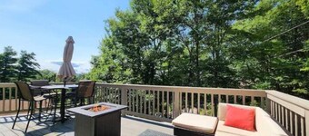 Mountainside chalet with a sauna and beautiful views near Lake Winnipesaukee NH!