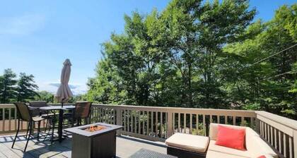 Mountainside chalet with a sauna and beautiful views near Lake Winnipesaukee NH!