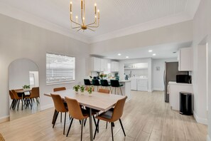 Dining - Cigar City Historic Ybor bungalow Newly Remodeled (Tampa)