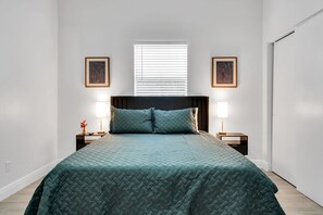 3 chambres, fer et planche à repasser, Wi-Fi, draps fournis