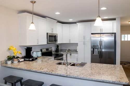 Near Airport & Beach Fully Fenced House