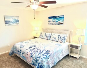 4 bedrooms, in-room safe, desk, iron/ironing board - Near Airport & Beach Fully Fenced House (Jacksonville)