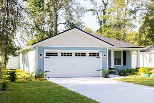 Near Airport & Beach Fully Fenced House