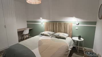 4 bedrooms, iron/ironing board, free WiFi, bed sheets