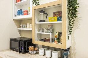 TV - Rua de Mar Chiatamone (Naples)