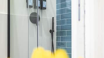Deluxe Double Room | Bathroom | Hair dryer, bidet