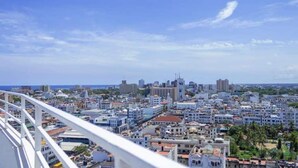 A cityscape with a variety of building types, including high-rise buildings and smaller structures, under a clear blue sky. - Angani Apartment : 3 Bedroom all-ensuite apartment in Mombasa (Mombasa)