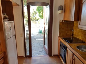 Kjøleskap, mikrobølgeovn, ovn og oppvaskmaskin