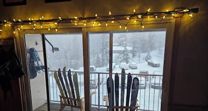 Cozy Mount Spokane Condo w/ Wi-Fi, access to Hot Tub, Pool and Sauna