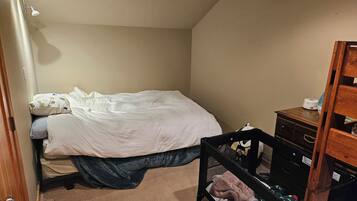 3 bedrooms, travel crib, WiFi, bed sheets