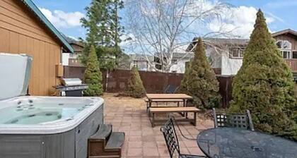 Cozy Bavarian Getaway ~ 5-Star Location ~ Hot Tub!