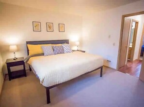 2 bedrooms, WiFi, bed sheets - Cozy Bavarian Getaway ~ 5-Star Location ~ Hot Tub! (Leavenworth)