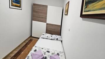 2 bedrooms, iron/ironing board, WiFi, bed sheets