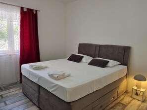 3 bedrooms, iron/ironing board, Internet, bed sheets - Luxury apartment Ani - Three Bedroom Apartment with terrace and Swimming pool (Sutivan)