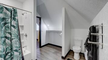 SĂšche-cheveux, serviettes fournies