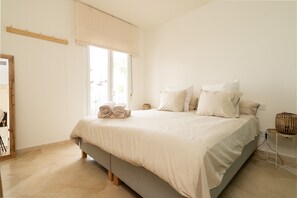 1 bedroom, iron/ironing board, bed sheets