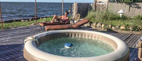 Outdoor spa tub