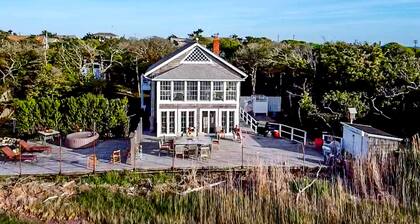 Peaceful waterfront oasis with generous patio & amazing views - near beaches