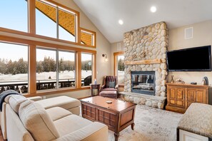 TV, peis, videospill og DVD-spiller