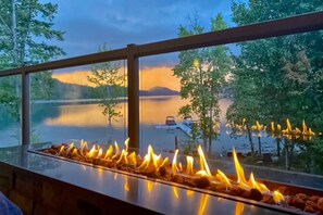 Property grounds - Luxe lakefront condo with stunning view & boat slip - walk to City Beach (Whitefish)